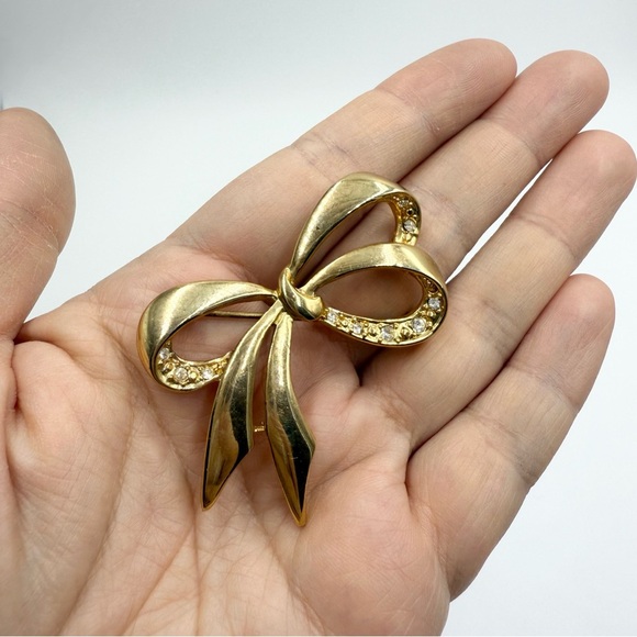 Vintage Gold Tone Rhinestones Monogram Swan Leaf Bow Tie Brooches Lot - Picture 4 of 10